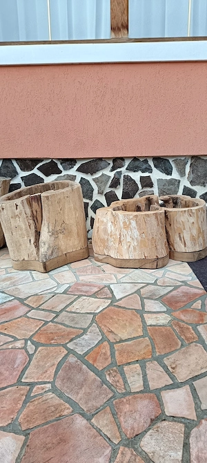 ghiveci rustic din lemn ptr flori curte 