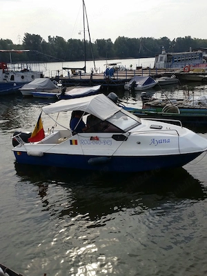 Barca cabinata cu motor SUZUKI 70 si peridoc