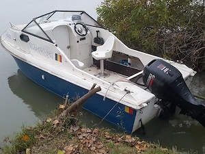 Barca cabinata cu motor SUZUKI 70 si peridoc - imagine 4