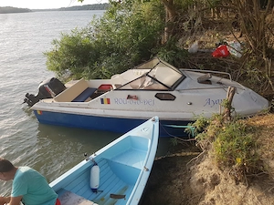 Barca cabinata cu motor SUZUKI 70 si peridoc - imagine 2
