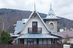 Vila Viorica Kogalniceanu - de vanzare central Sinaia - imagine 2