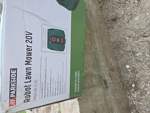 robot tuns iarba Parkside