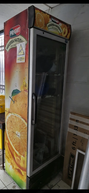 Vitrină frigorifică defectă