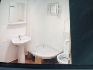 închiriez spațiu de locuit  - imagine 4