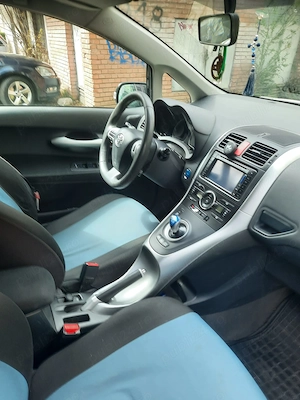 vand Toyota Auris - imagine 4