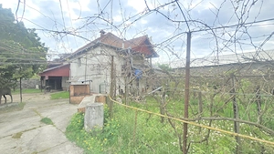 Vand casa in Deva, P+E + Garaj dublu separat cu intrare directa din strada, zona peste linia ferata,