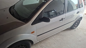 Vand ford fiesta 1.3 benzina 4 usi clima  - imagine 4