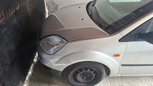 Vand ford fiesta 1.3 benzina 4 usi clima 