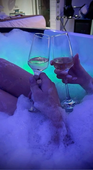 Denis 23 ani. 177 cm si 70kg. Confirmare Video. Pentru Doamne, Cupluri ms WhatsApp, Cuplu