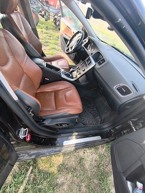 Volvo v60 d6 plug-in hybrid 4x4 - imagine 3