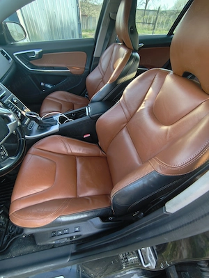 Volvo v60 d6 plug-in hybrid 4x4 - imagine 2