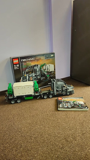 Vând din colecția personală setul LEGO Technic 42078 - Mack Anthem. Setul vine însoțit de cutie