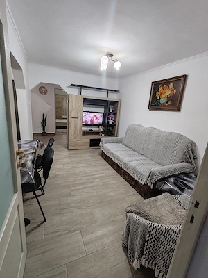 Închiriez apartament 