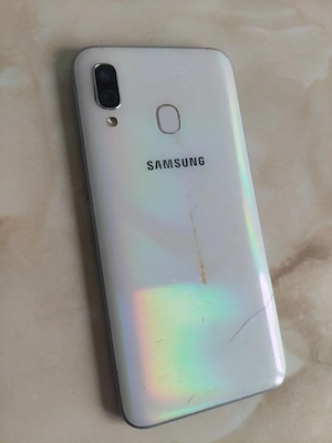 [A40] Vând Samsung Galaxy A40 alb [pentru piese] [poze reale]