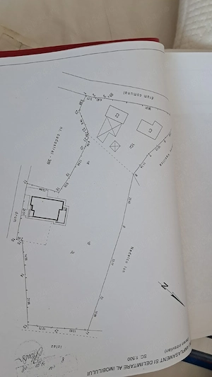vand teren cu 2 case bătrânești si una la gri