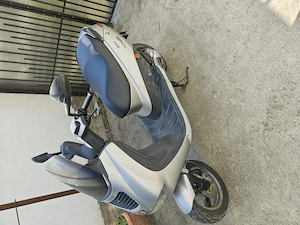 Vând scuter Peugeot Elyseo 
