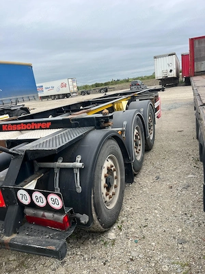 Vând 2 semiremorci multicontainer ADR Kassbohrer   2017 & 2018