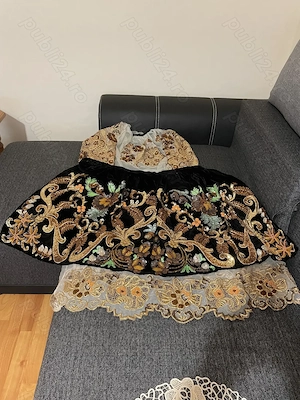 De vânzare: Costum popular;Față de masă;Set de mileuri 