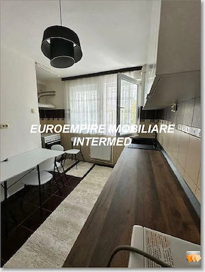 Apartament cu 3 camere ,Zona Centru