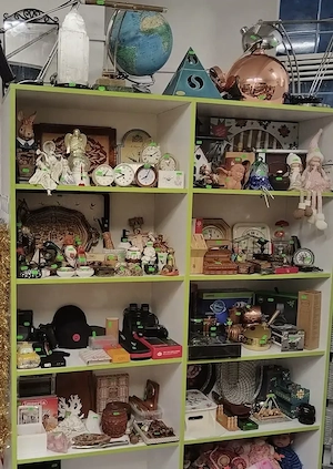 Căutăm o persoană serioasă și responsabilă pentru postul de lucrător comercial .