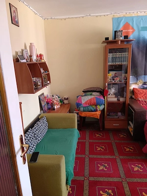 Vând apartament 3 camere decomandat. Etaj 3 din 4. Zona luminoasă și dimineața și seara. De văzut! - imagine 7