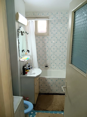 Vând apartament 3 camere decomandat. Etaj 3 din 4. Zona luminoasă și dimineața și seara. De văzut! - imagine 8