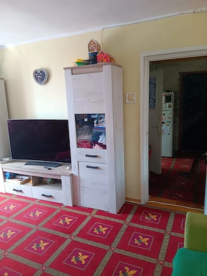 Vând apartament 3 camere decomandat. Etaj 3 din 4. Zona luminoasă și dimineața și seara. De văzut! - imagine 6
