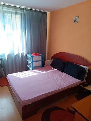 Vând apartament 3 camere decomandat. Etaj 3 din 4. Zona luminoasă și dimineața și seara. De văzut! - imagine 10