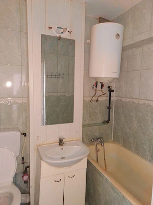Apartament 2 camere decomandat, Str. Isaccei Bl Pelican, Proprietar Liber - imagine 7