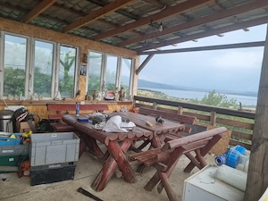  Vand urgent ,Casa cu vedere la Dunare , zona turistica 3 km moldova noua jud caras Severin  - imagine 3
