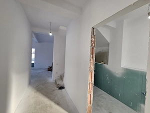 Duplex despartit prin casa scarii,4 cam,dormitor la parter.Teren 320 mp.Toate utilitatile!  - imagine 10