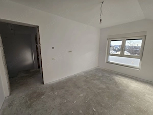Duplex despartit prin casa scarii,4 cam,dormitor la parter.Teren 320 mp.Toate utilitatile!  - imagine 12