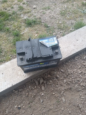 Vând pachet de două stopuri un cârlig electromotor și o baterie  - imagine 6