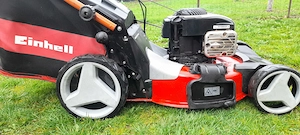 Masina de tuns iarba cu autopropulsie și motor Briggs&Stratton. 4 viteze de înaintare 