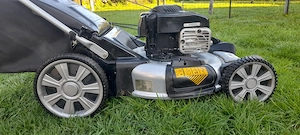 Masina mare de tuns iarba  MTD cu autotractiune si motor Briggs&Stratton 