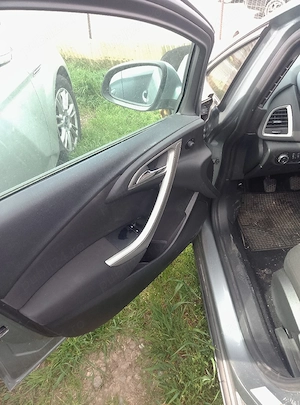 opel astra j - imagine 4