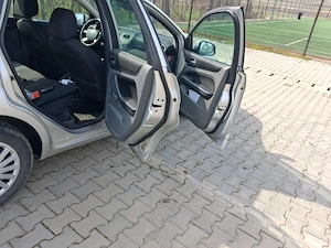 Vând ford focus 1.6 taci  - imagine 4