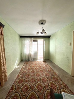 🏡 Apartament 2 camere, etaj 3, stradal – zonă excelentă Micro 40 - imagine 2