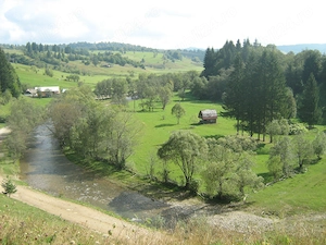 Teren Vama Buzăului 17.657 mp cu râu și pădure   aproape de Cascada Urlătoarea
