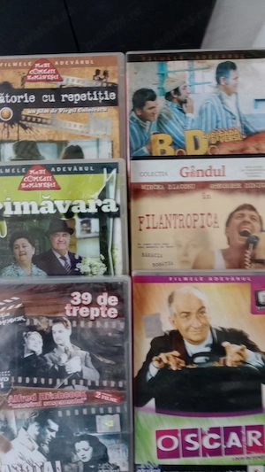 Vând colecție de DVD-uri personale ( scrise pt.uz personal) peste 1200 de bucăți.