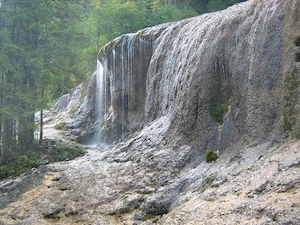 Teren Vama Buzăului 17.657 mp cu râu și pădure   aproape de Cascada Urlătoarea - imagine 6
