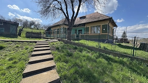 Casa la tara cu teren