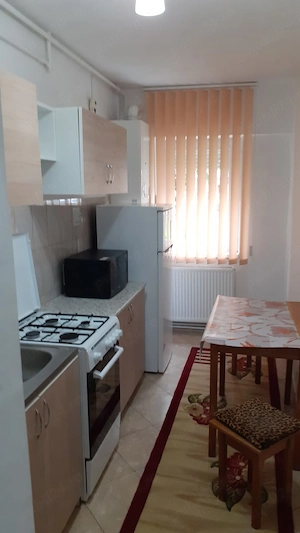 Dau în chirie garsonieră cf.I, la parter 4 în bloc de garsoniere, în cartierul Dâmbul Pietros. - imagine 7