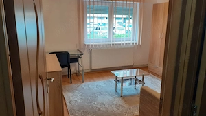 Dau în chirie garsonieră cf.I, la parter 4 în bloc de garsoniere, în cartierul Dâmbul Pietros.