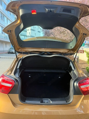 Vand Mercedes A class A160 benzina 2018 galben auriu - imagine 4