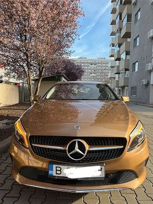 Vand Mercedes A class A160 benzina 2018 galben auriu - imagine 2