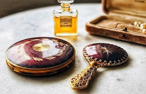 Set vintage damă: Pudrieră și Oglindă grena auriu