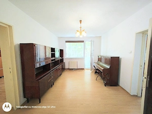 Vand apartament cu 2 camere cu grădină, Hunedoara, micro 4, parter. Pret 36500 EUR neg - imagine 2