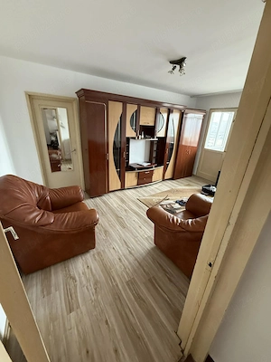 Vând apartament semidecomandat-Craiovita Nouă 