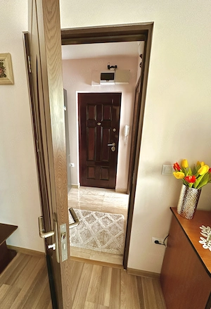 Proprietar Apartament 2 Cam Central etaj 1, Centrala Proprie Renovat Mobilat si Utilat - imagine 2